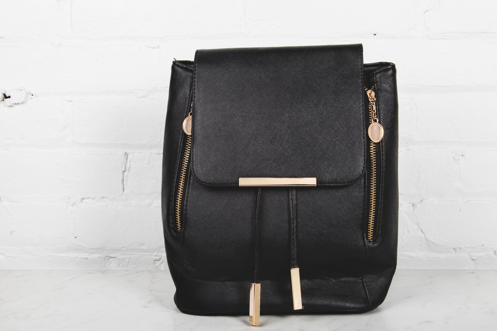 Atlas Rolltop 24L detail — placeholder photo, replace before launch